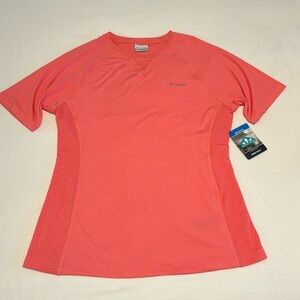 NWT Columbia women’s top size medium.  Beautiful peach color.